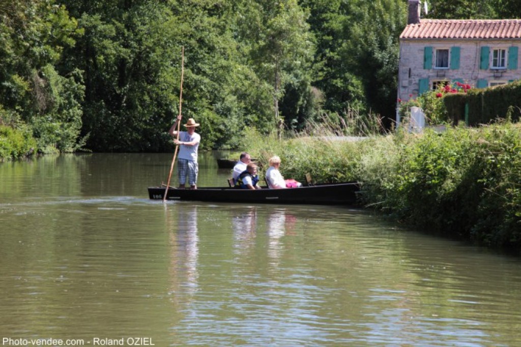 Images for Long Term Rental in France, Bazoges en Pareds, Vendée EAID: BID:homefromhome